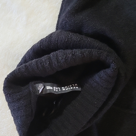 TURTLENECK SWEATER - Picture 9 of 11